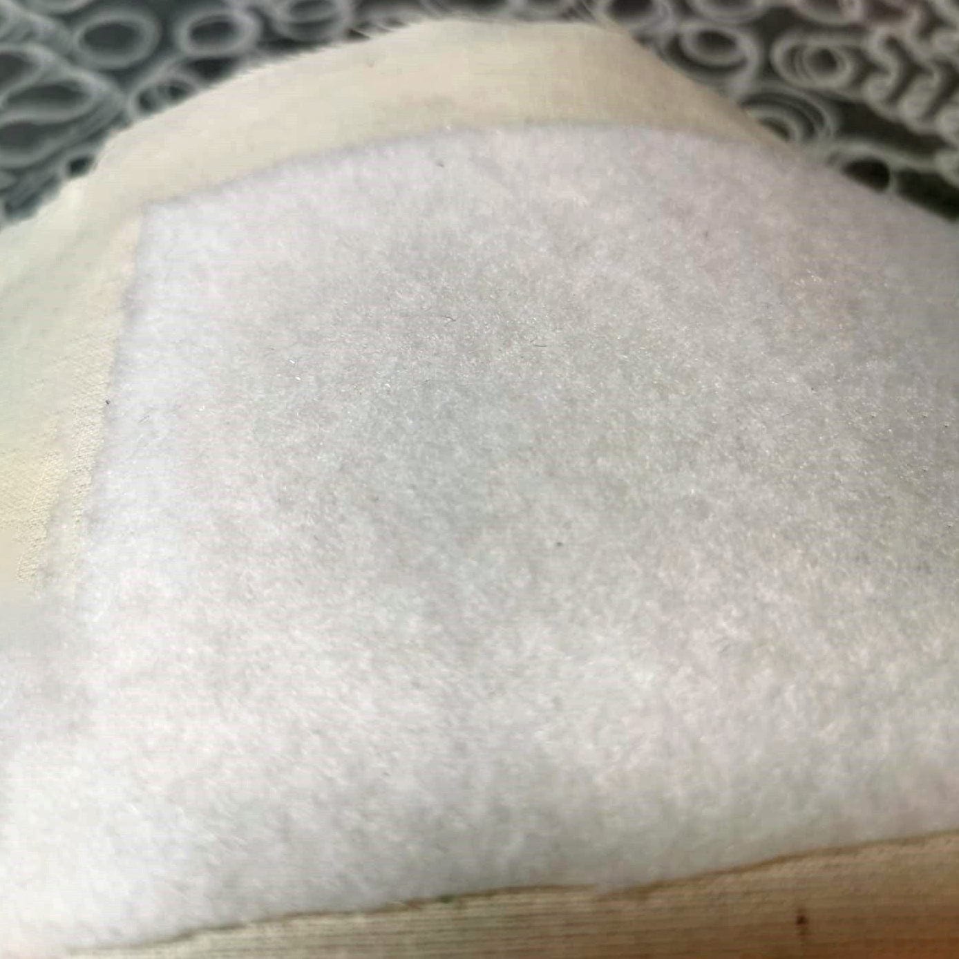 HE 1056 LT Iron On Light Fusible Fleece By the half Metre