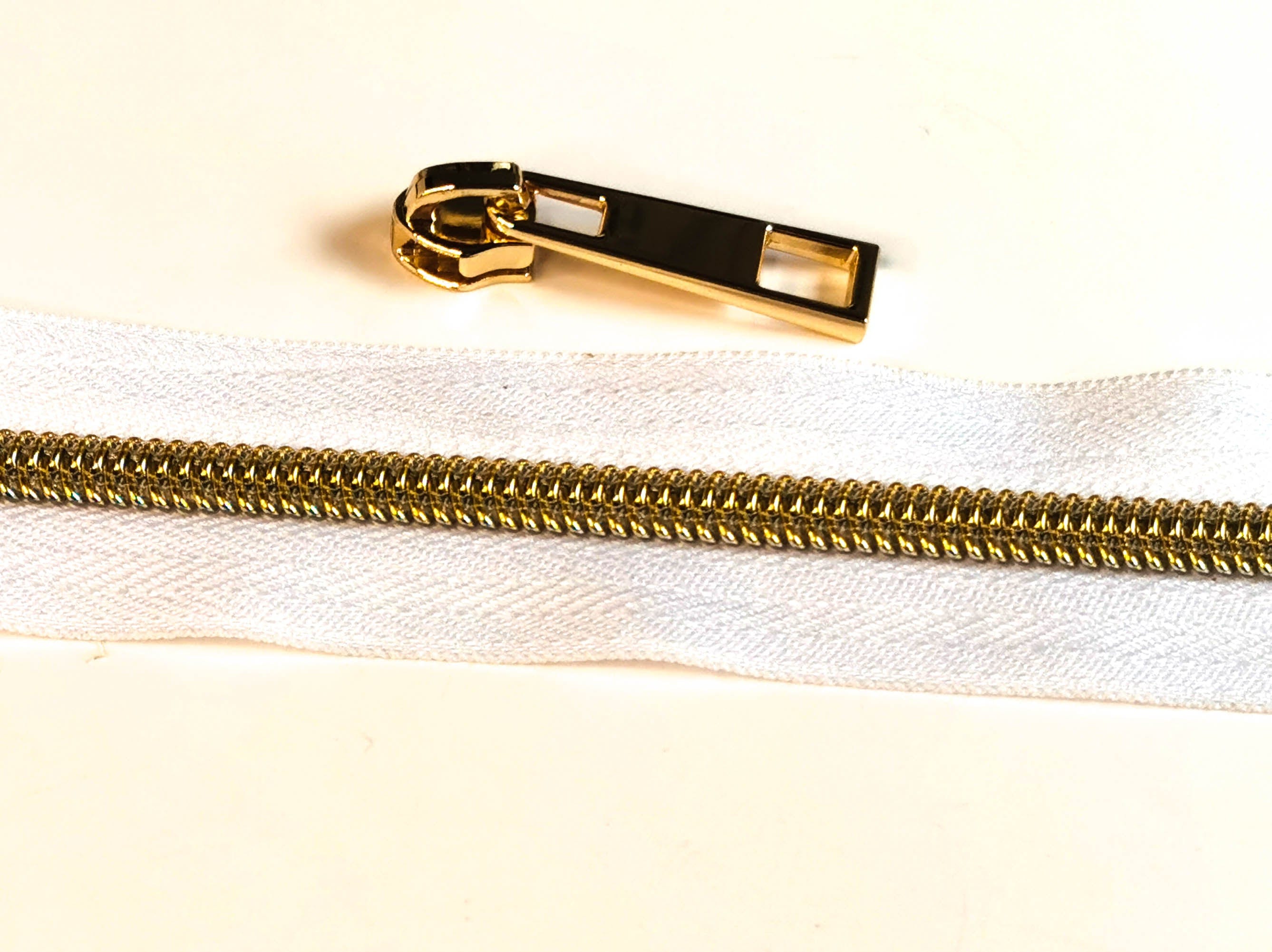 Kiwi Bagineers Zippers White / Gold Zipper Tape. 30" 76cm of #5 Zipper tape with 2 Zipper Sliders/Pullers By Kiwi Bagineers