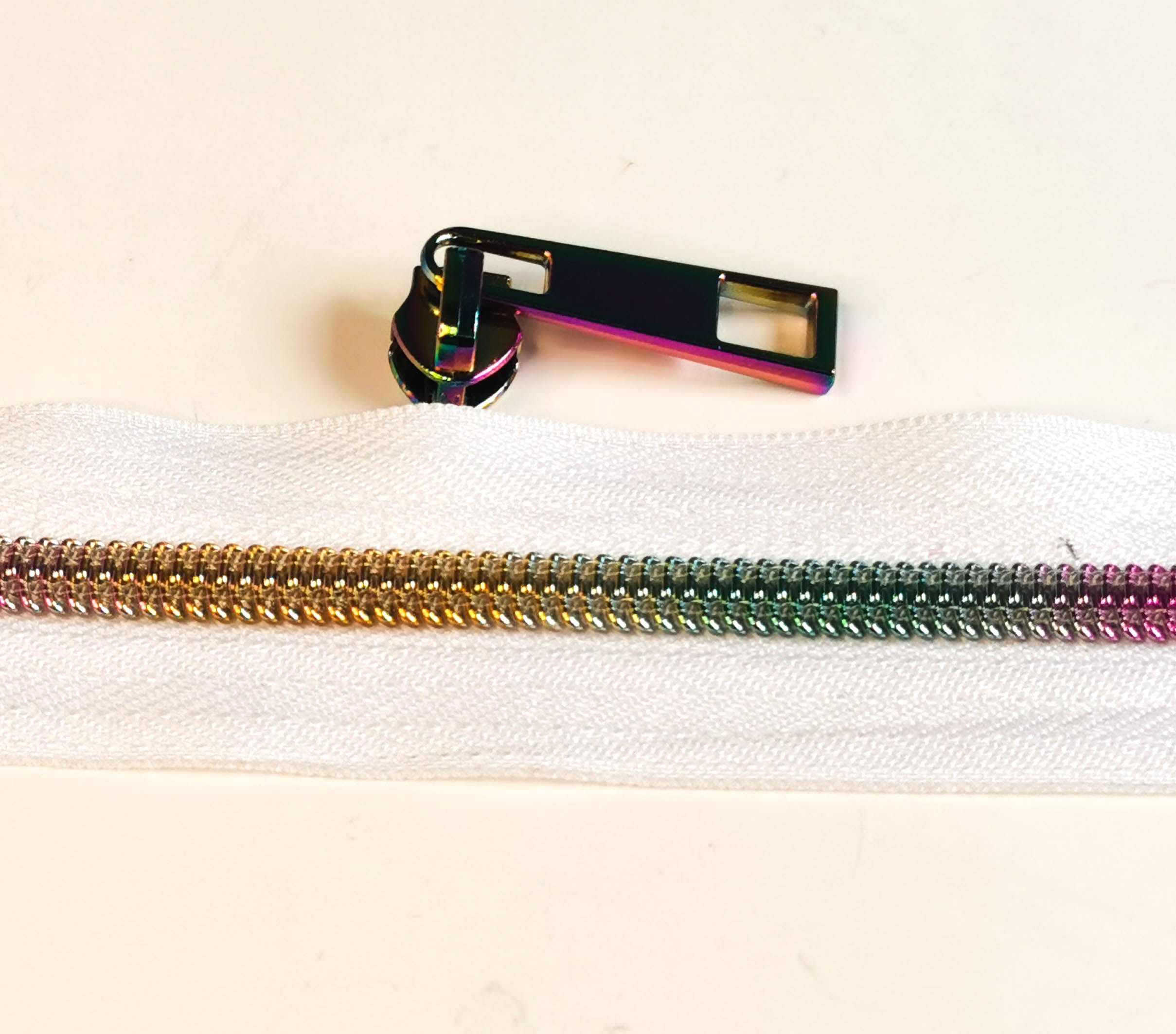 Kiwi Bagineers Zippers White / Rainbow Zipper Tape. 30" 76cm of #5 Zipper tape with 2 Zipper Sliders/Pullers By Kiwi Bagineers